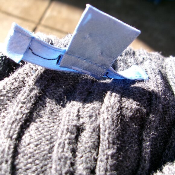 IZOD Turtleneck Ladies Womens Gray Cable Knit Fisherman Sweater Size Medium VGUC - Picture 8 of 14